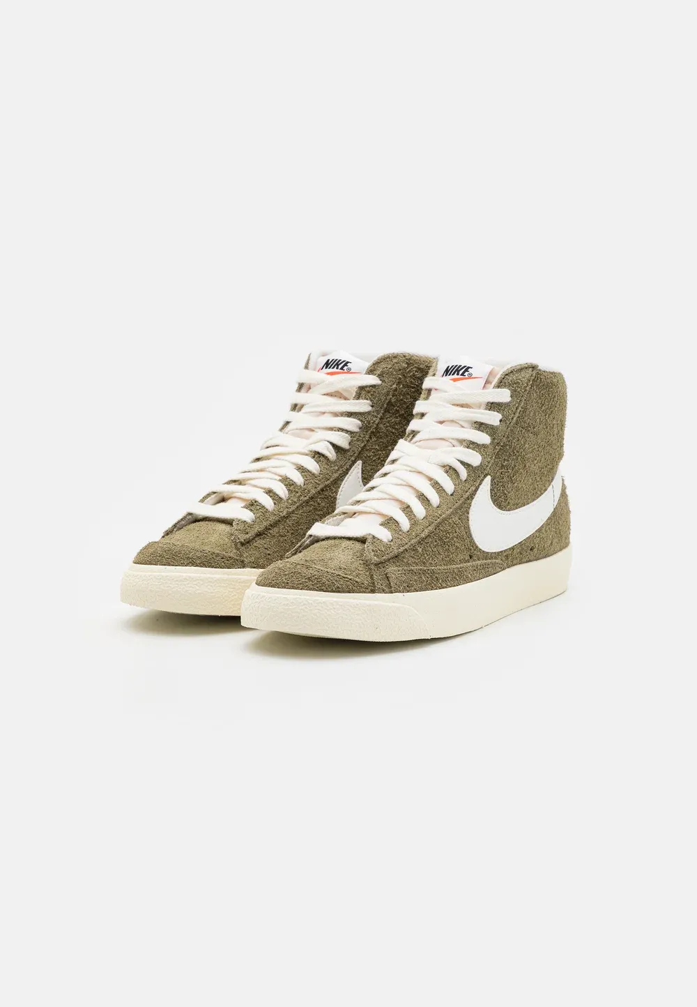 Фото № 4 с приближением к товару «‎BLAZER MID 77»