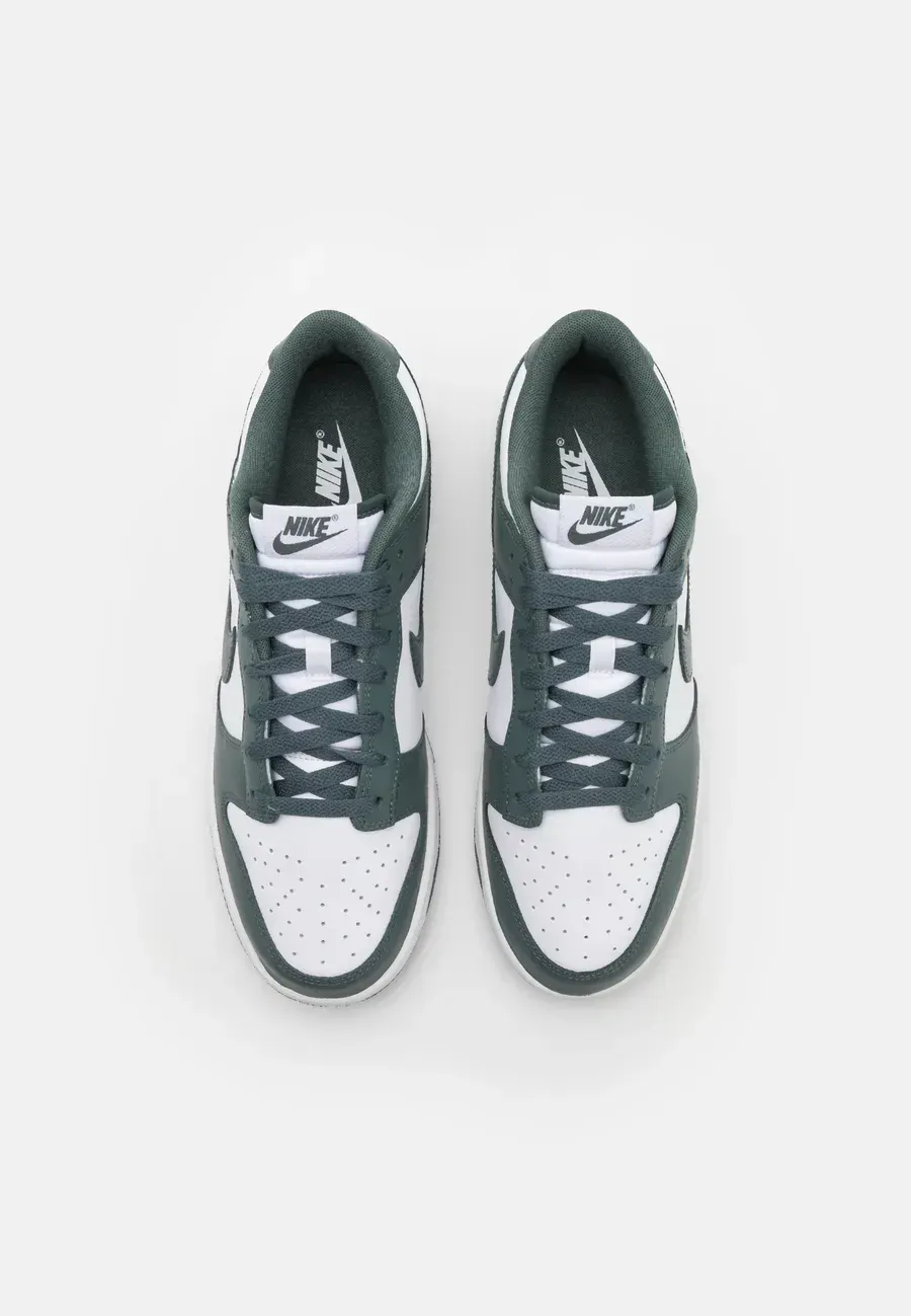 Фото № 4 с приближением к товару «‎DUNK RETRO»