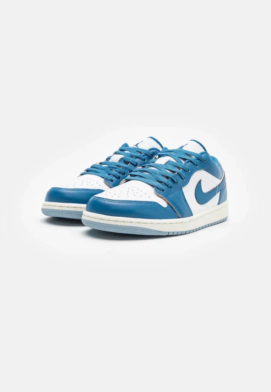 Фото № 4 с приближением к товару «‎AIR JORDAN 1 LOW»