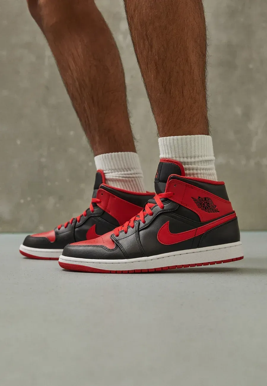 Фото № 1 с приближением к товару «‎AIR JORDAN 1 MID»