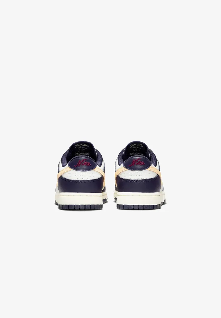 Фото № 4 с приближением к товару «‎DUNK LOW RETRO»