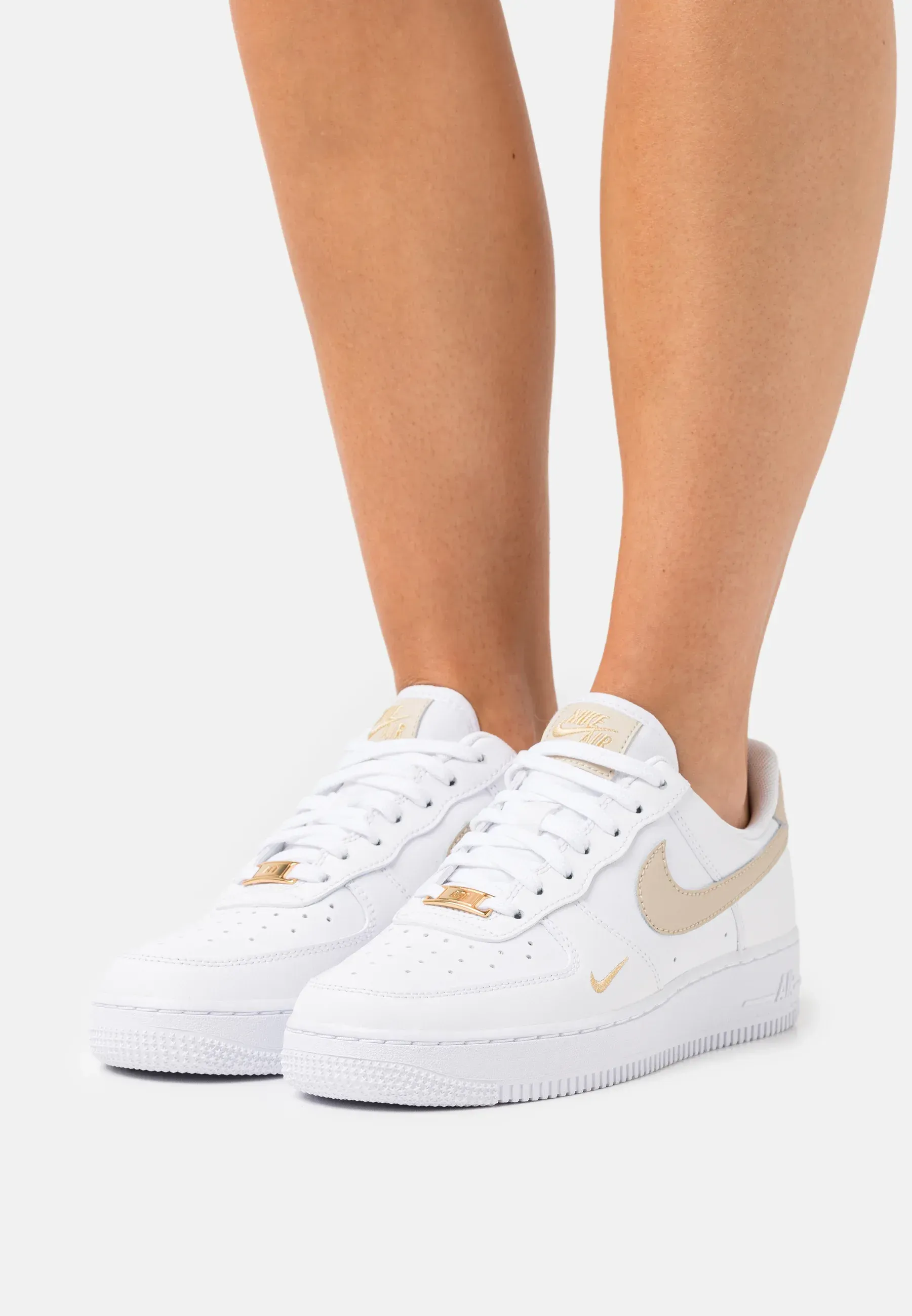 Фото № 1 с приближением к товару «‎AIR FORCE 1 07 ESS»