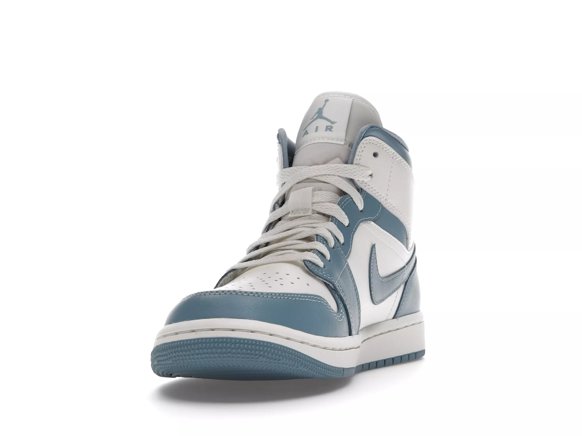 Фото № 3 с приближением к товару «‎Jordan 1 Mid UNC (2022) »