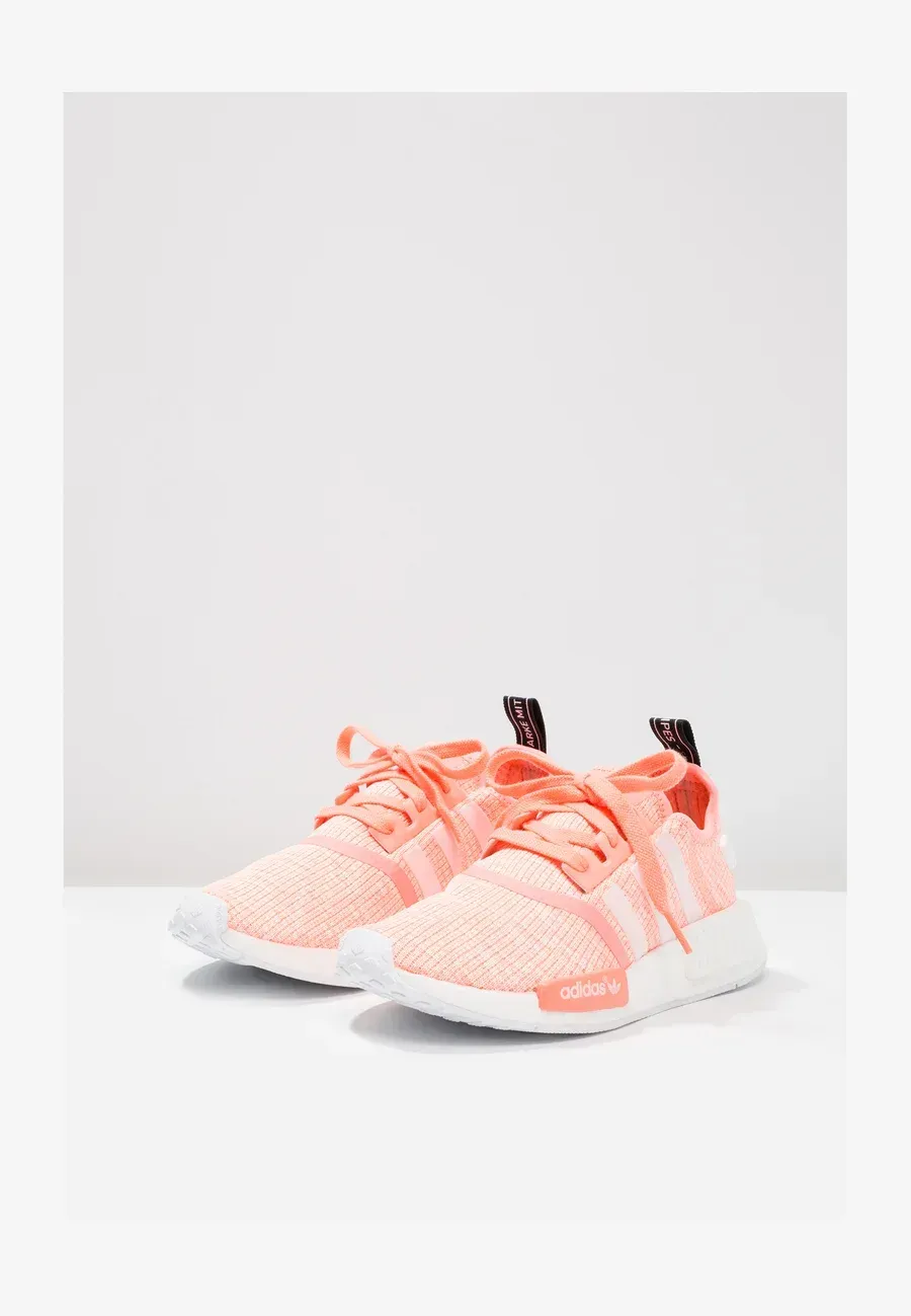 Фото № 4 с приближением к товару «‎NMD_R1»