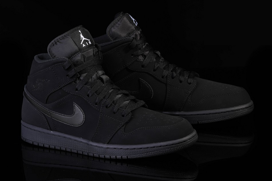 Фото № 3 с приближением к товару «‎Nike Air Jordan 1 Retro Nubuck Triple »