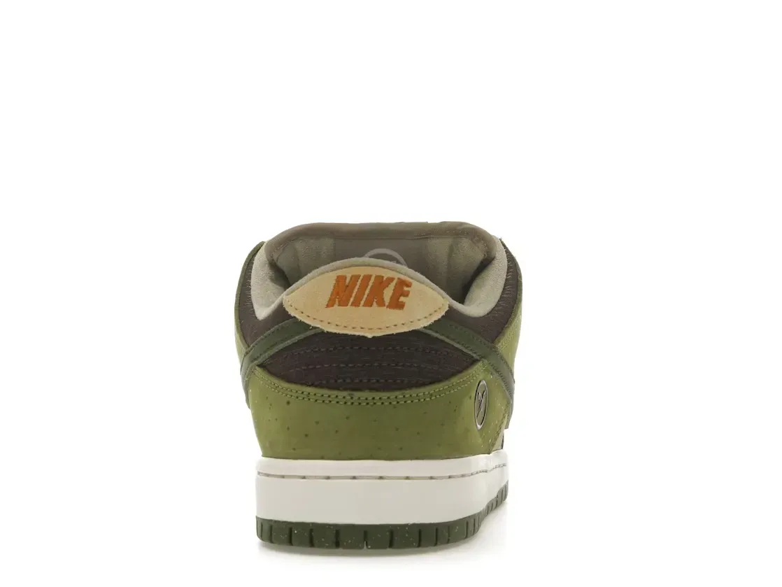 Фото № 4 с приближением к товару «‎Nike SB Dunk Low»