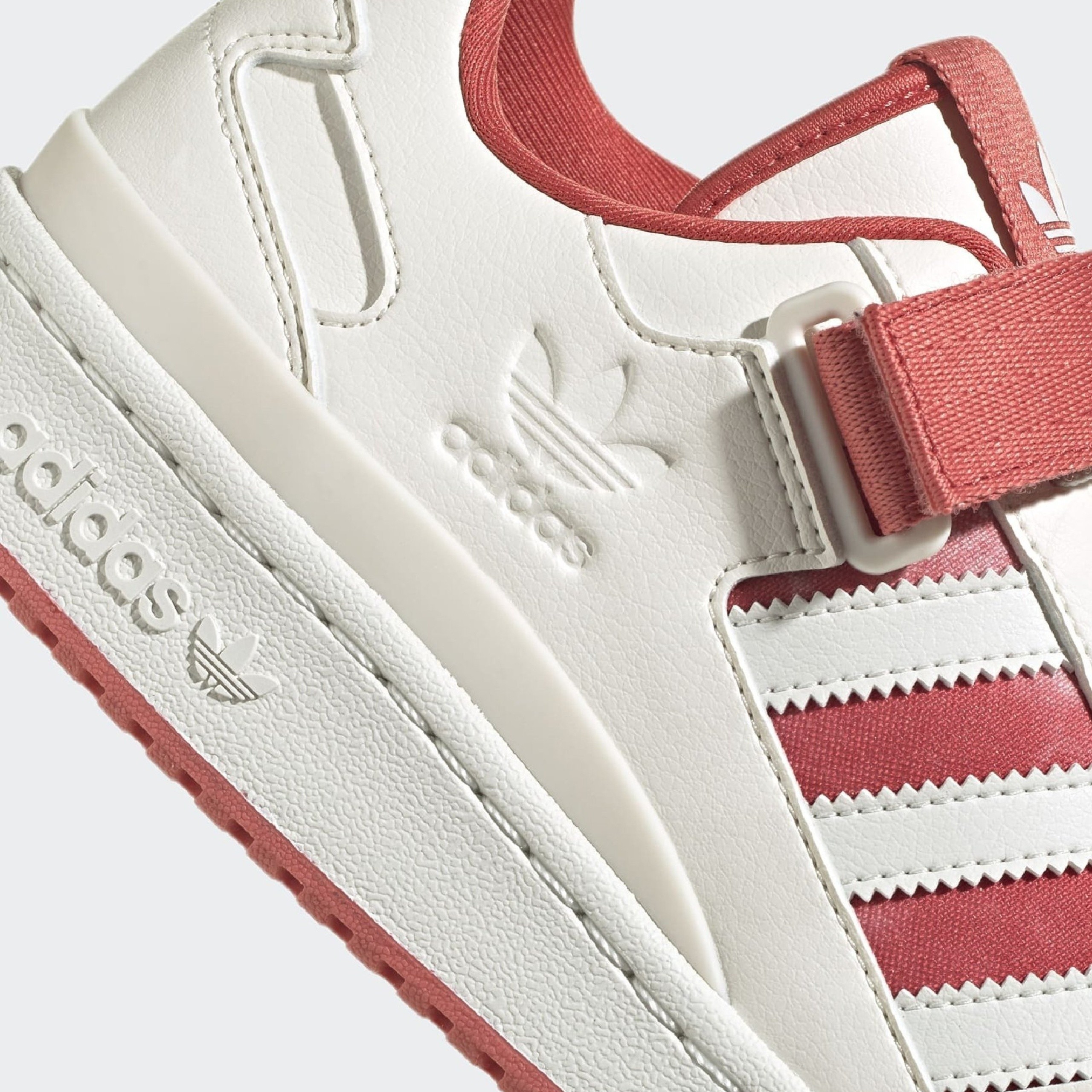 Фото № 1 с приближением к товару «‎Adidas Forum »