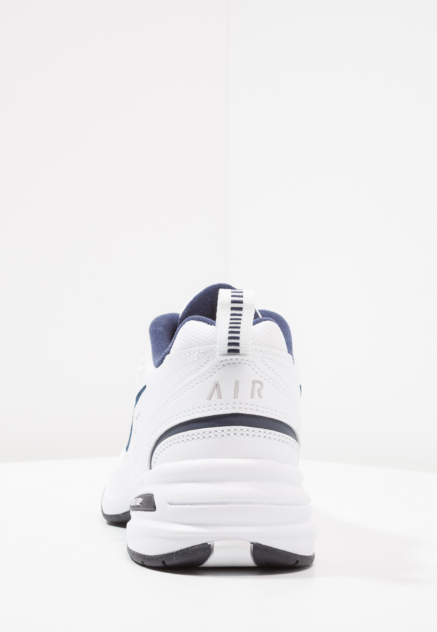 Фото № 4 с приближением к товару «‎Nike Air Monarch IV »