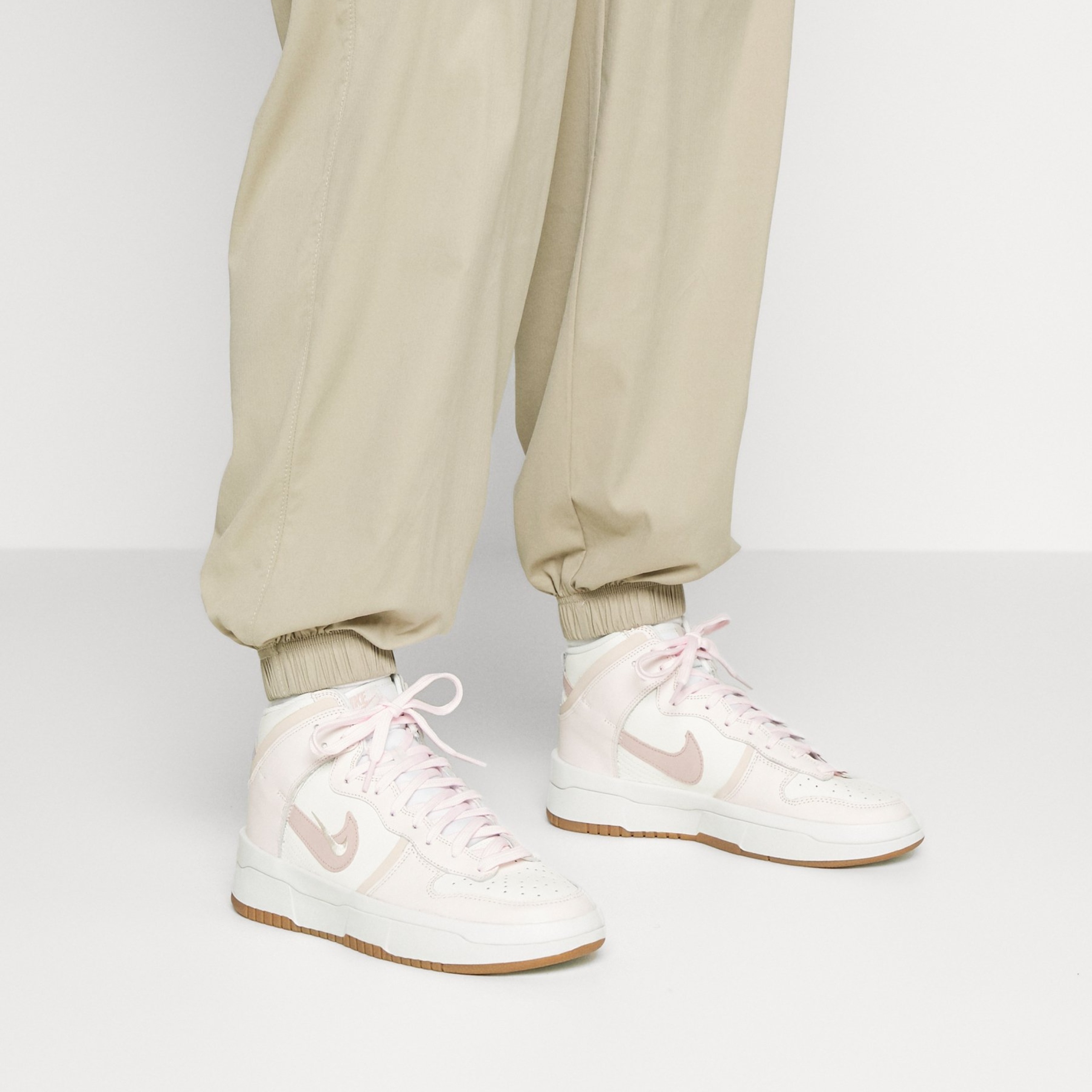 Фото № 5 с приближением к товару «‎Nike Dunk UP »