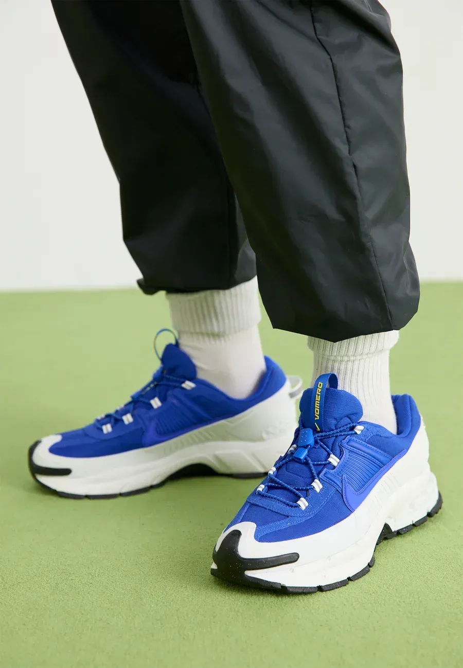 Фото № 2 с приближением к товару «‎VOMERO ROAM UNISEX»