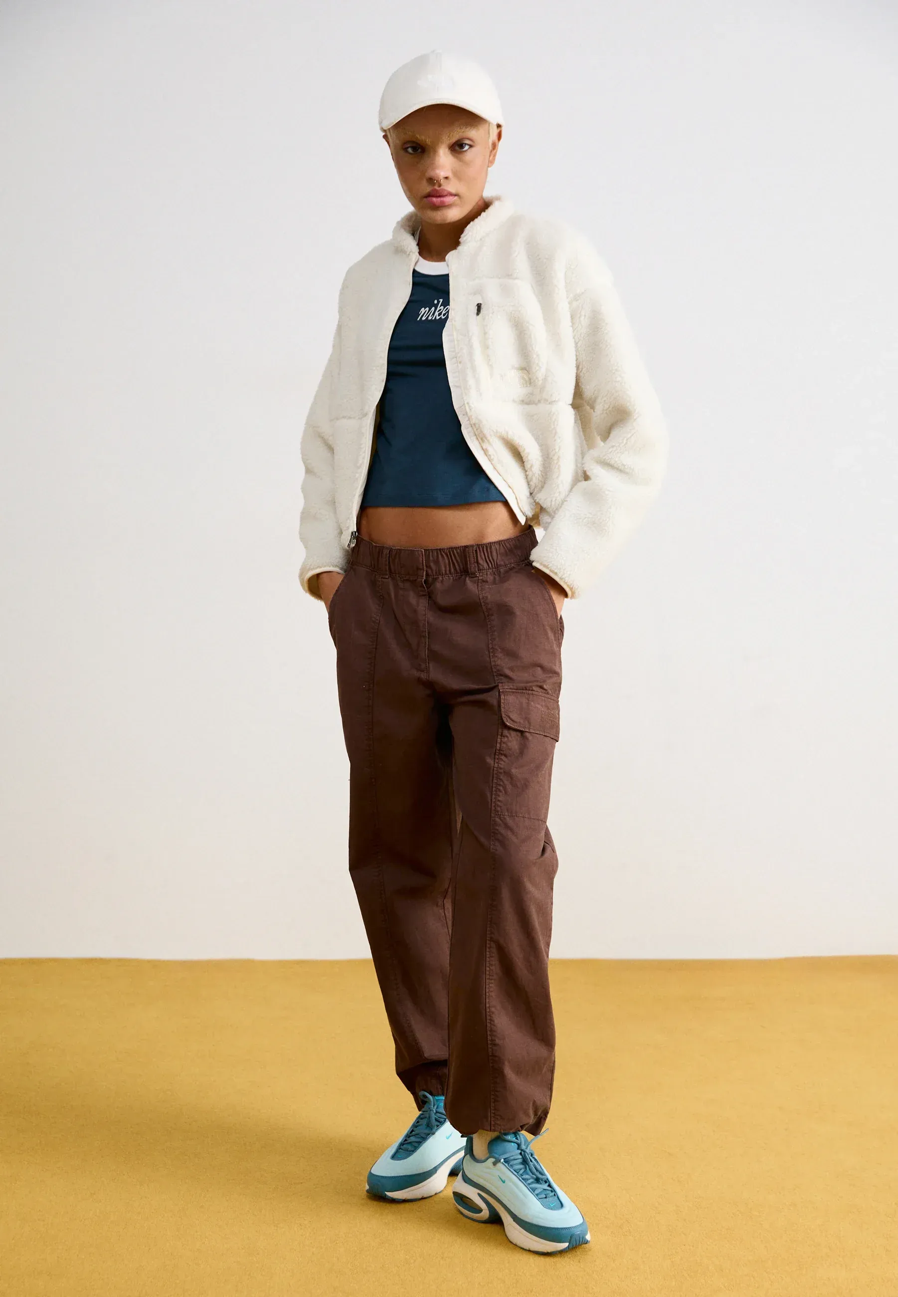 Фото № 3 с приближением к товару «‎AIR MAX PORTAL»