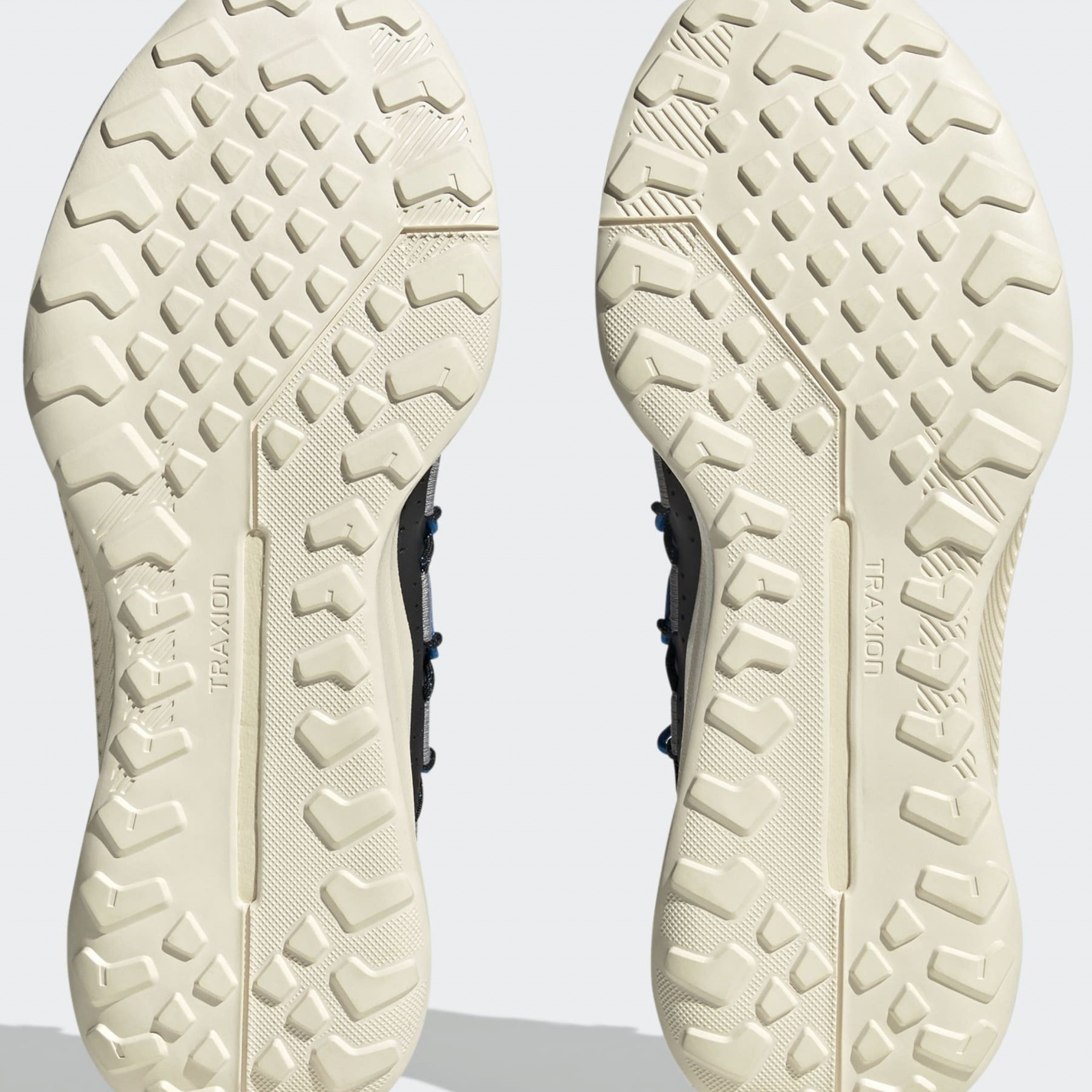 Фото № 5 с приближением к товару «‎Adidas»