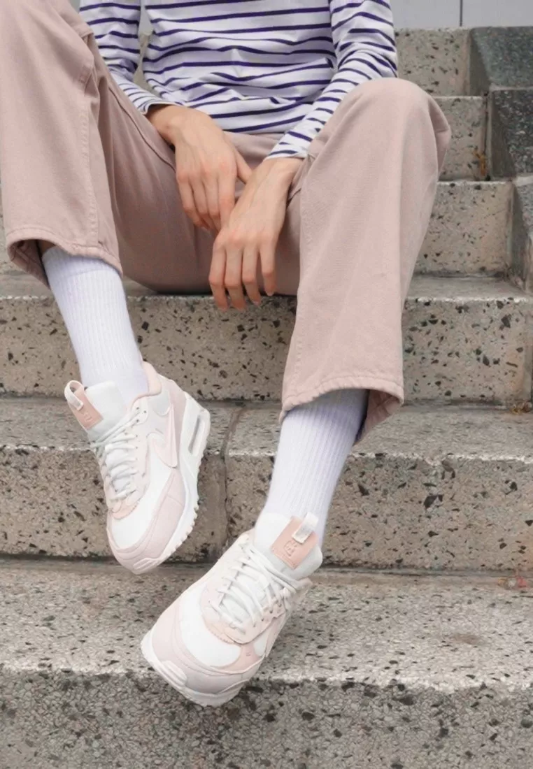 Фото № 1 с приближением к товару «‎W AIR MAX 90 FUTURA»
