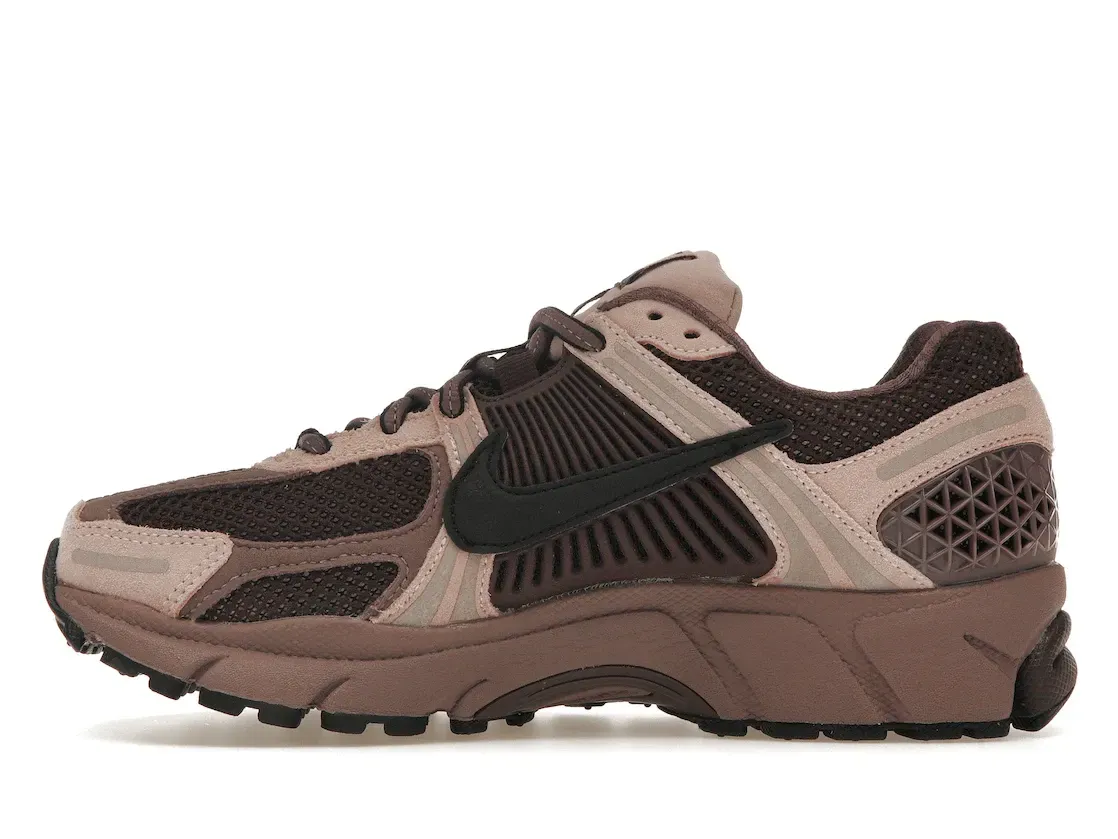 Фото № 3 с приближением к товару «‎Nike Zoom Vomero 5 Plum Eclipse »