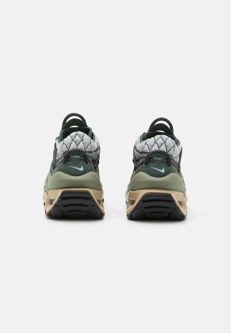 Фото № 3 с приближением к товару «‎AIR MAX FLYKNIT VENTURE»