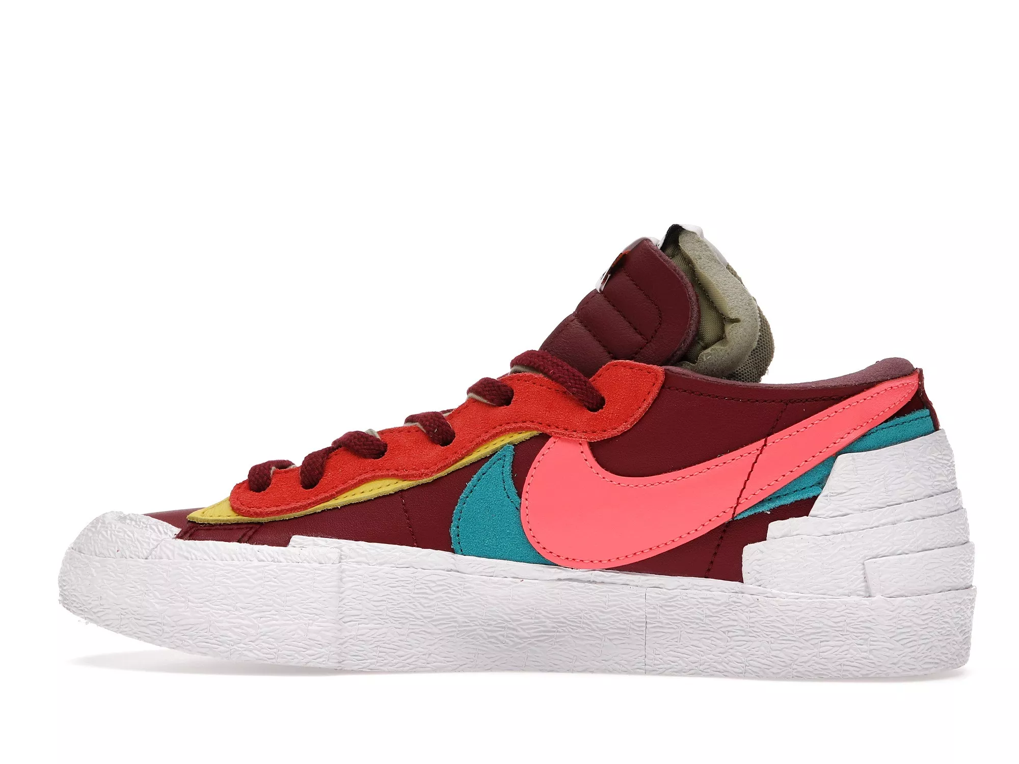 Фото № 6 с приближением к товару «‎Nike Blazer Low sacai KAWS Red»