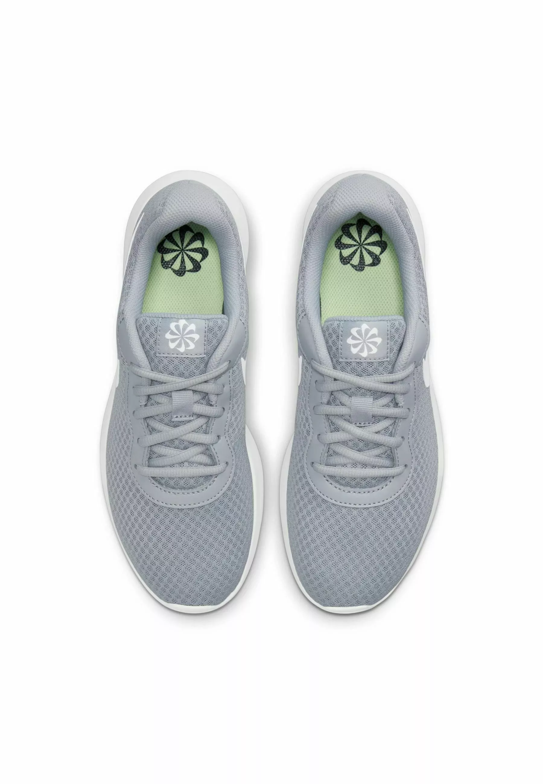 Фото № 3 с приближением к товару «‎TANJUN»