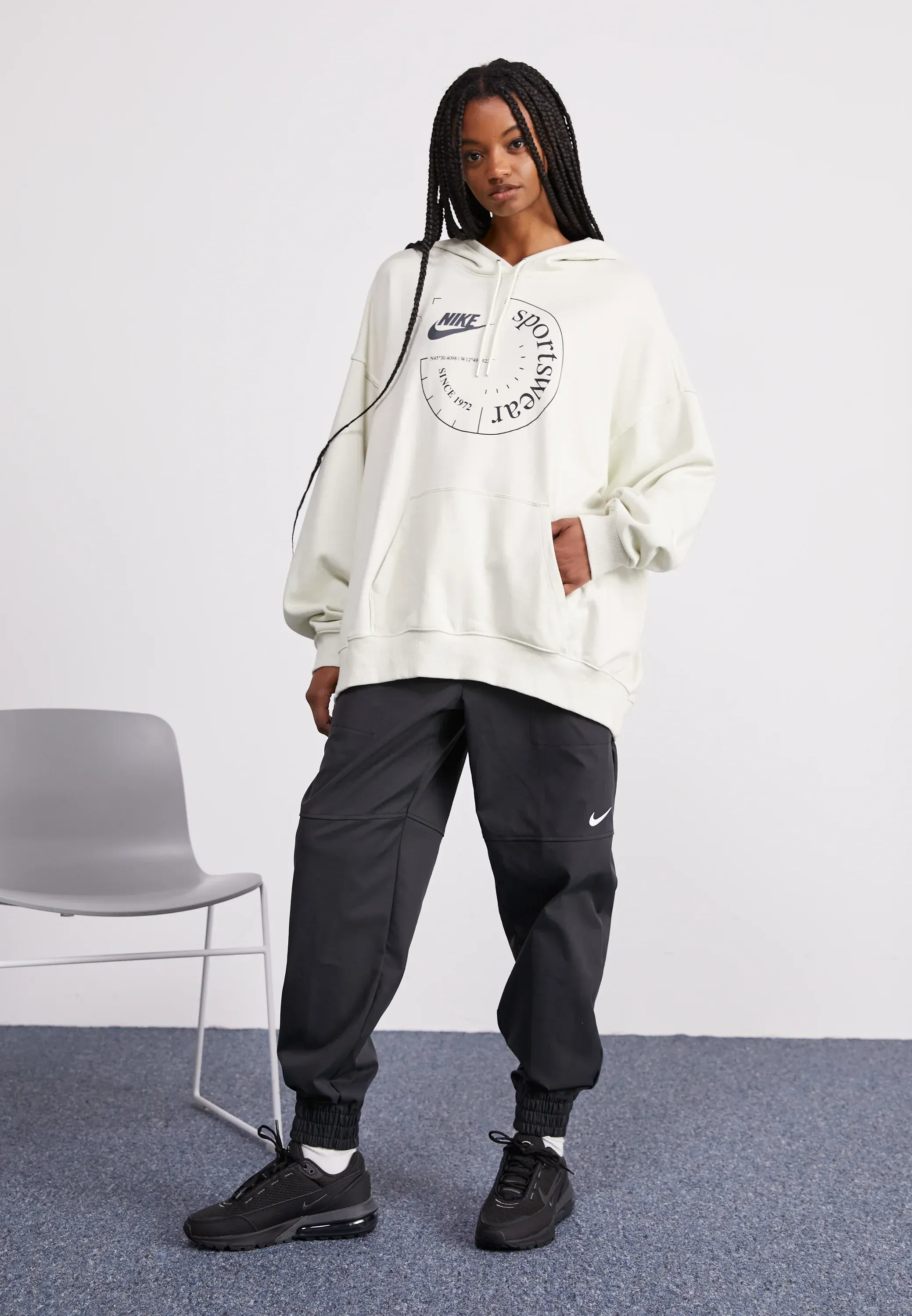 Фото № 3 с приближением к товару «‎AIR MAX PULSE»