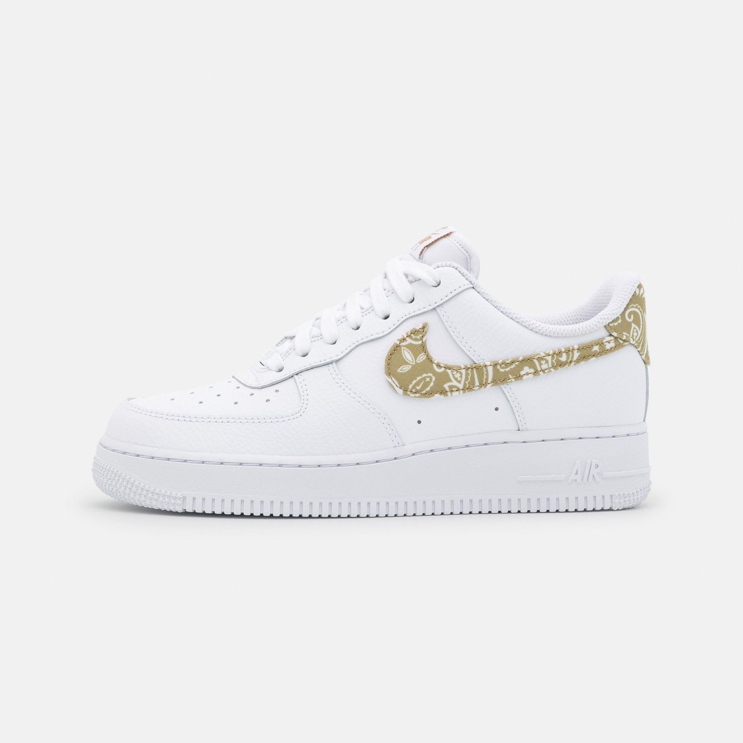 Фото № 1 с приближением к товару «‎Nike Air Force 1 07 Ess Snkr »