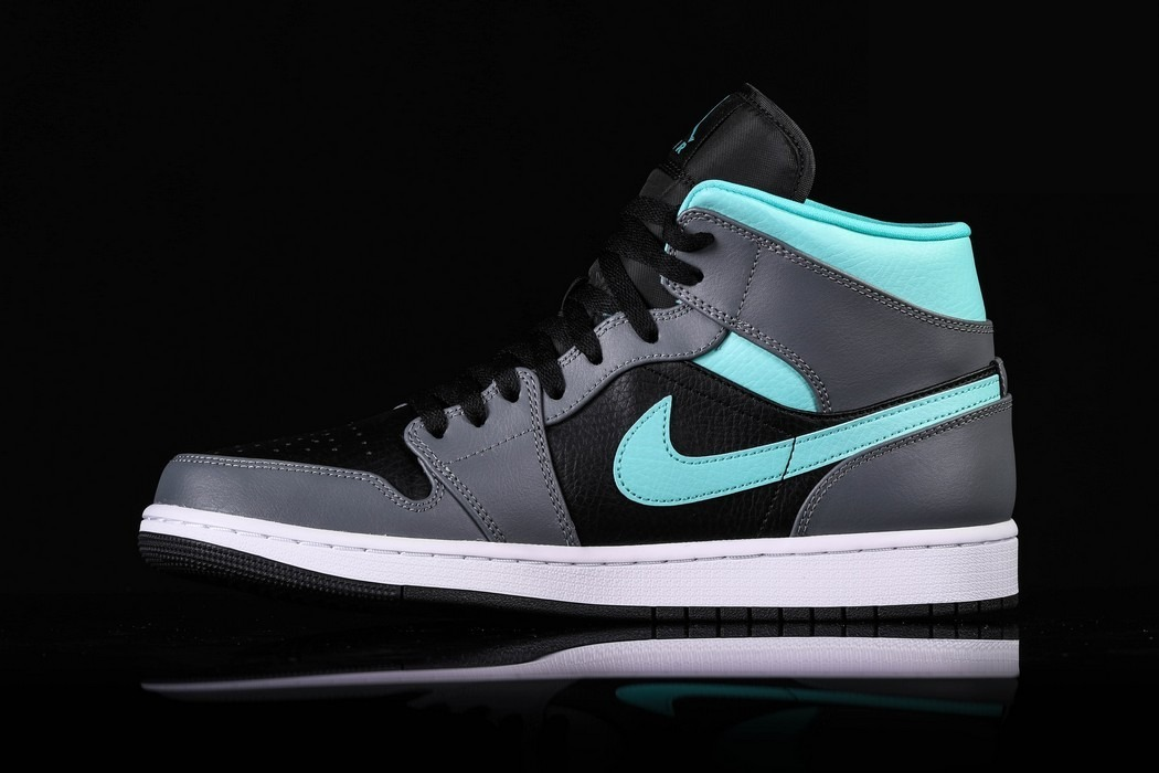 Фото № 2 с приближением к товару «‎Nike Air Jordan 1 Retro Aqua»