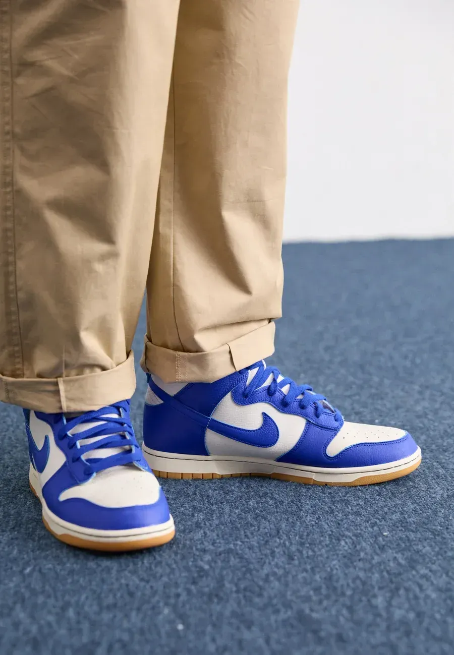 Фото № 2 с приближением к товару «‎DUNK RETRO SE»