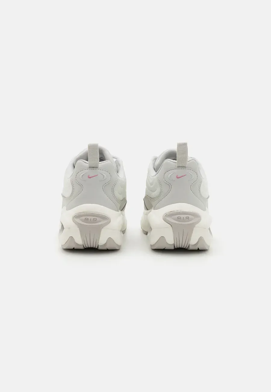 Фото № 3 с приближением к товару «‎AIR MAX PORTAL»