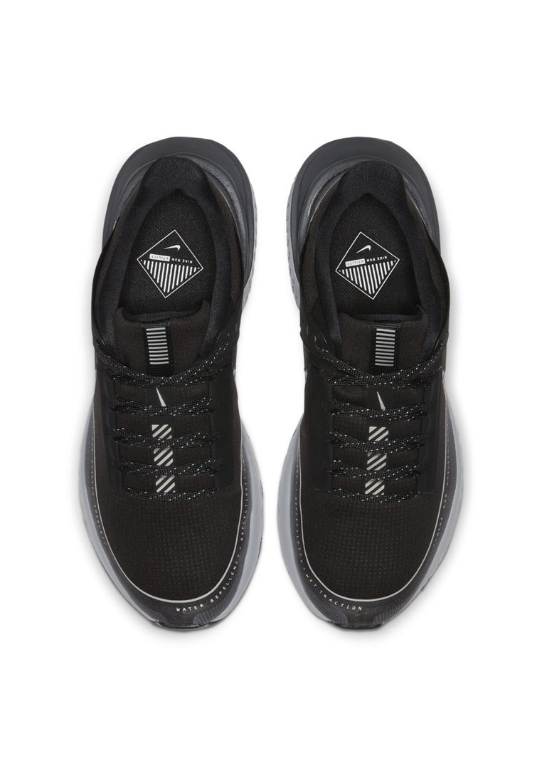 Фото № 1 с приближением к товару «‎Nike Legend React Shield»