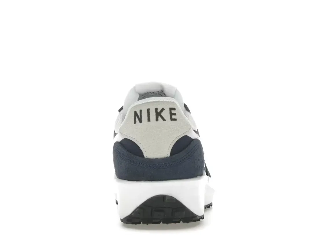 Фото № 4 с приближением к товару «‎Nike Waffle Debut»