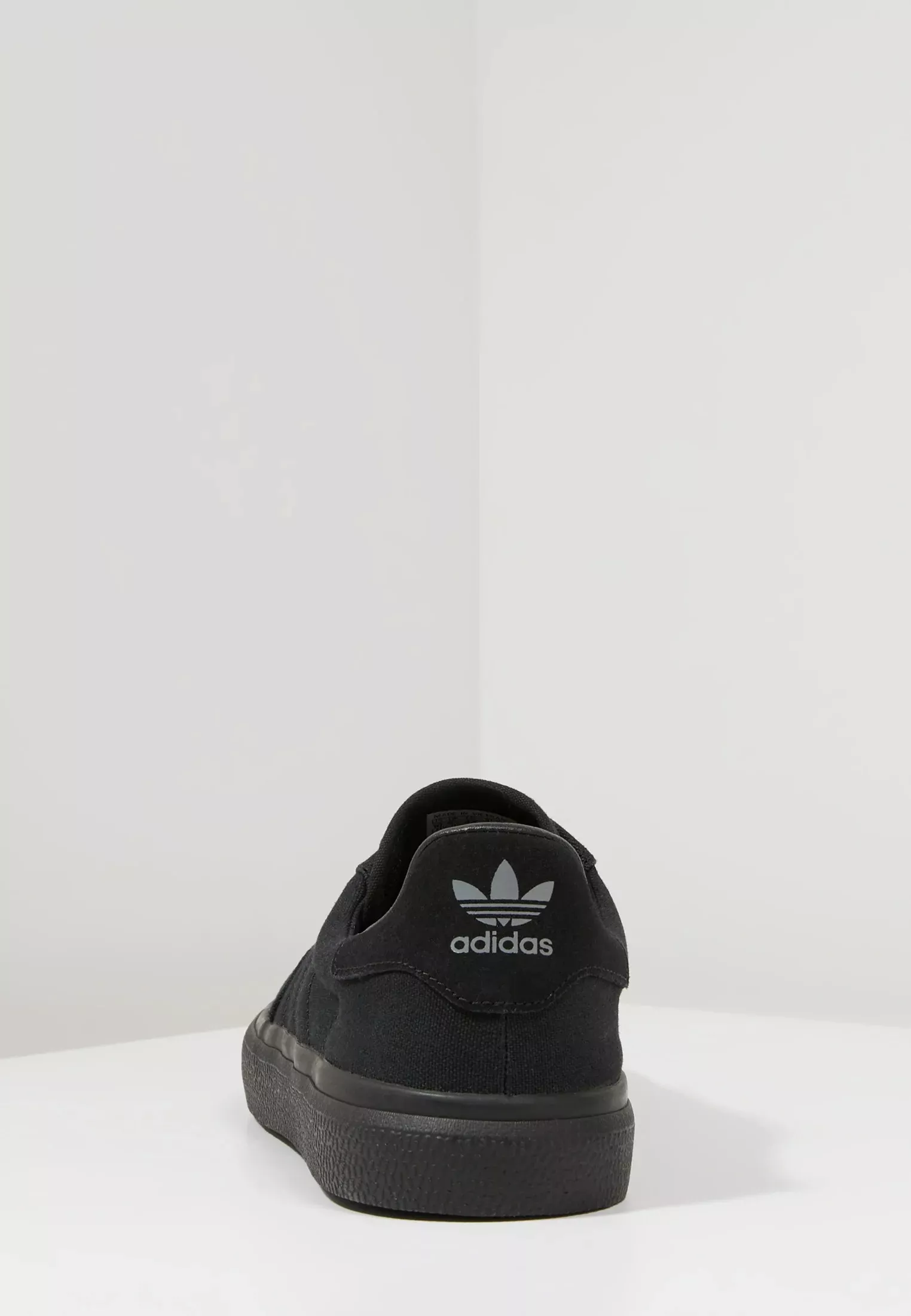 Фото № 3 с приближением к товару «‎3MC»