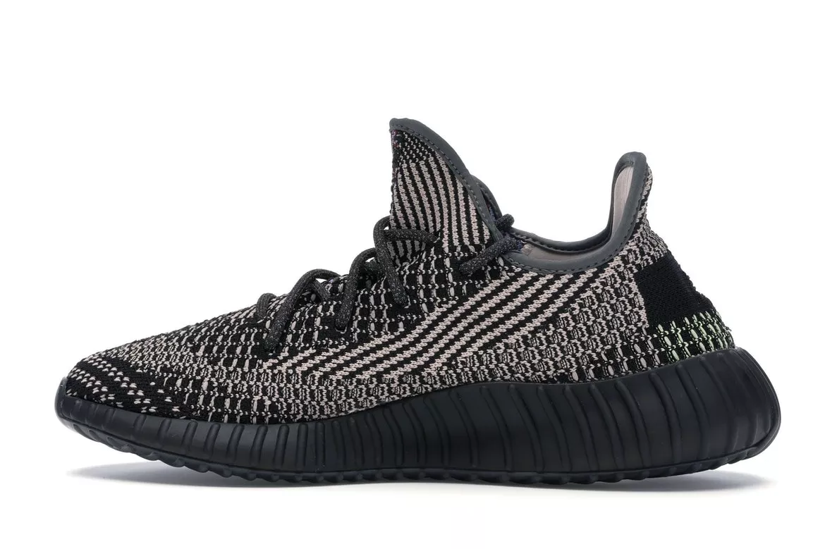 Фото № 6 с приближением к товару «‎adidas Yeezy Boost 350 V2 Yecheil (Non-Reflective)»