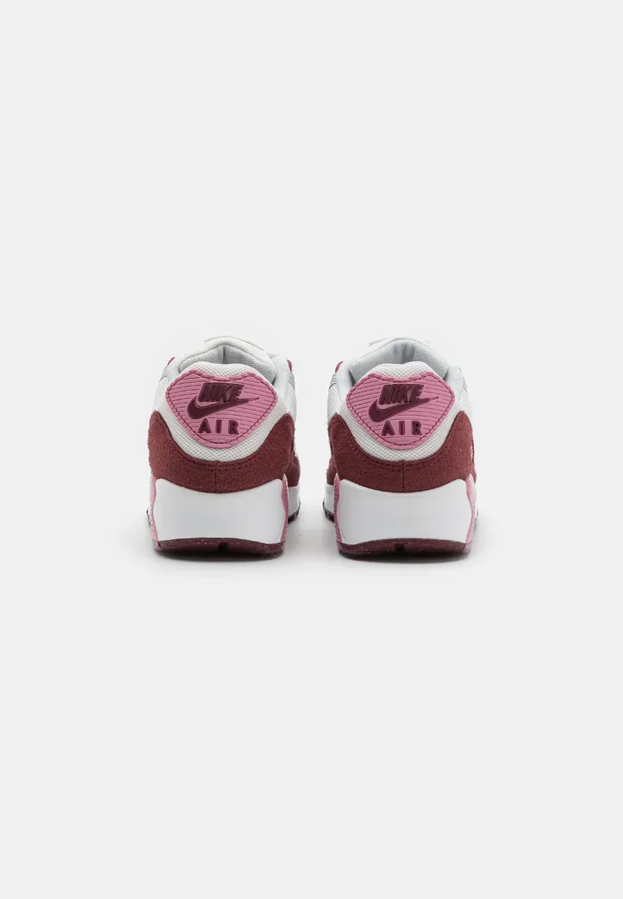 Фото № 3 с приближением к товару «‎AIR MAX 90 VDAY»