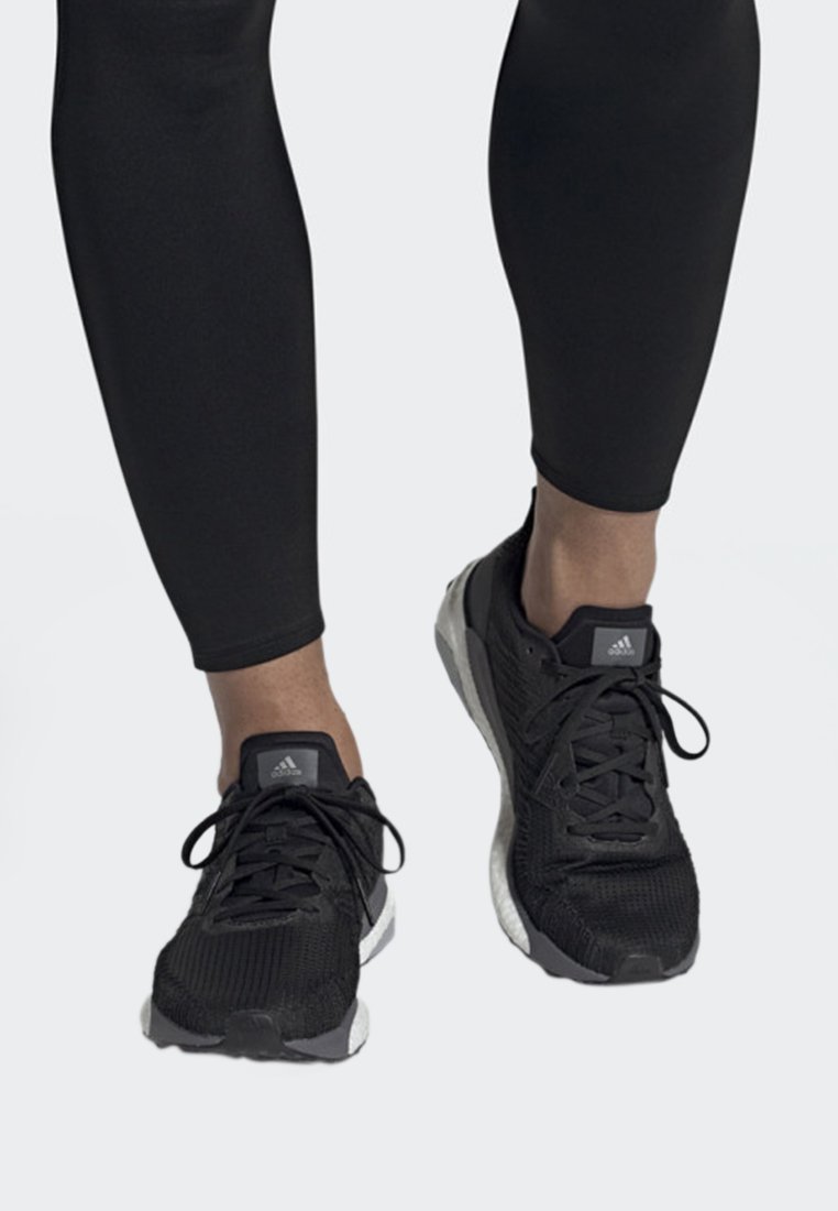 Фото № 2 с приближением к товару «‎Adidas Solarboost 19 Shoes»
