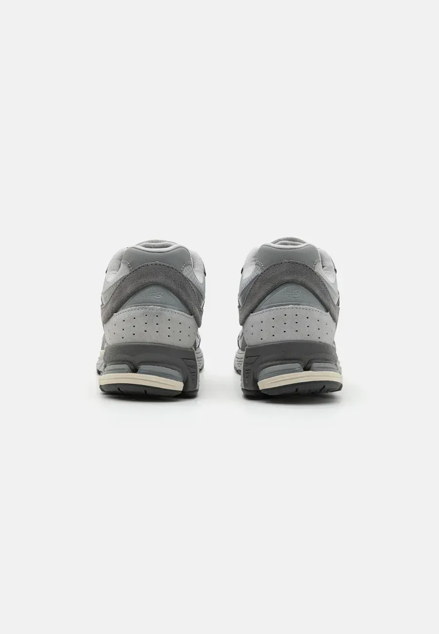 Фото № 3 с приближением к товару «‎U2002 UNISEX»
