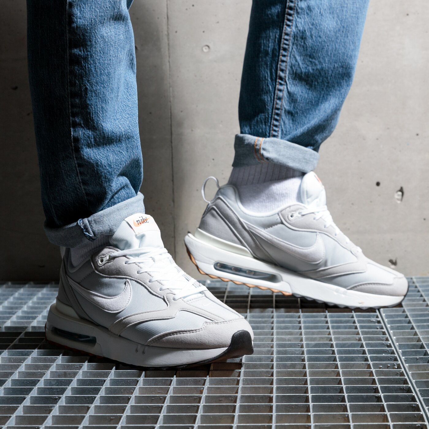 Фото № 3 с приближением к товару «‎Nike Air Max Dawn»