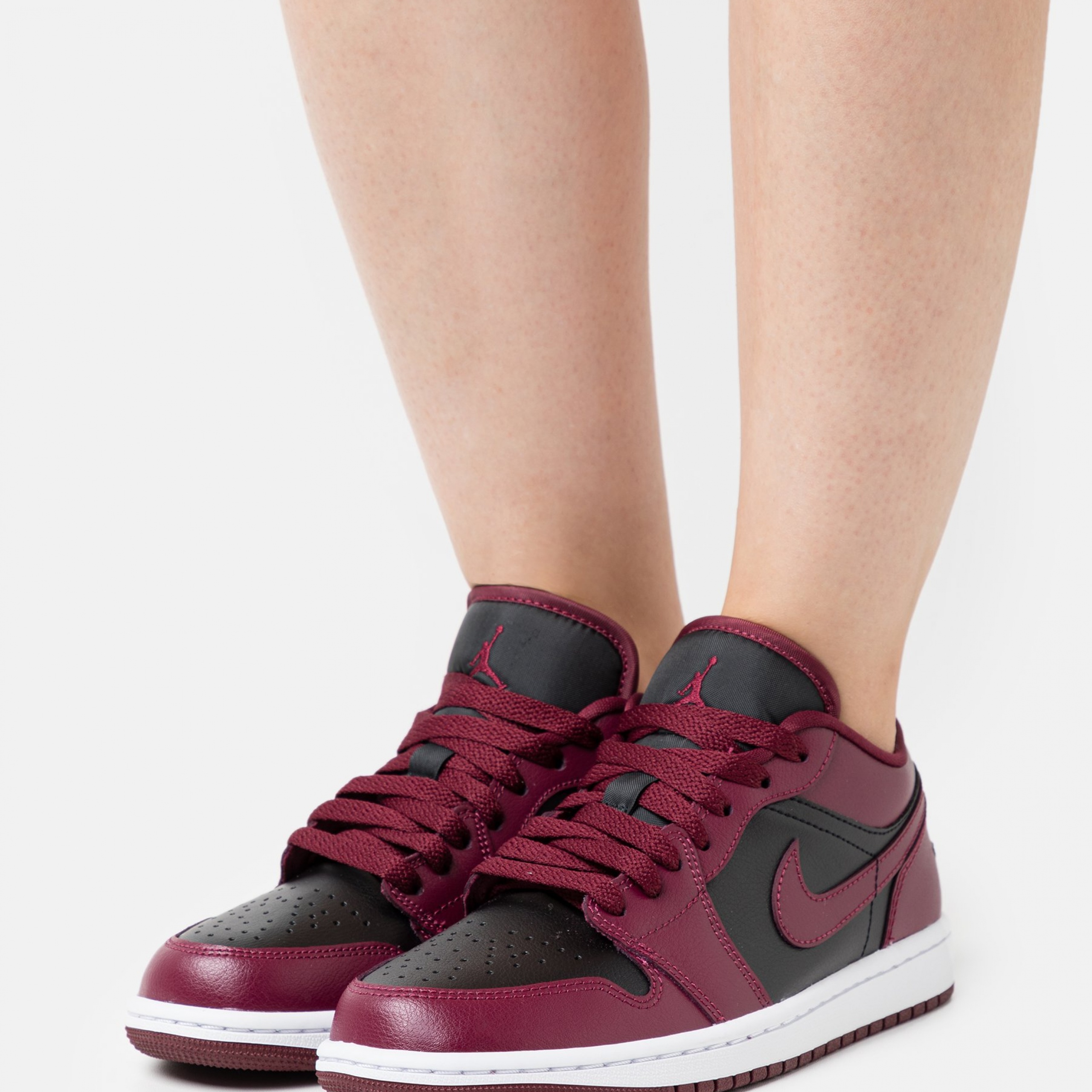 Фото № 2 с приближением к товару «‎Jordan Wmns Air 1 »