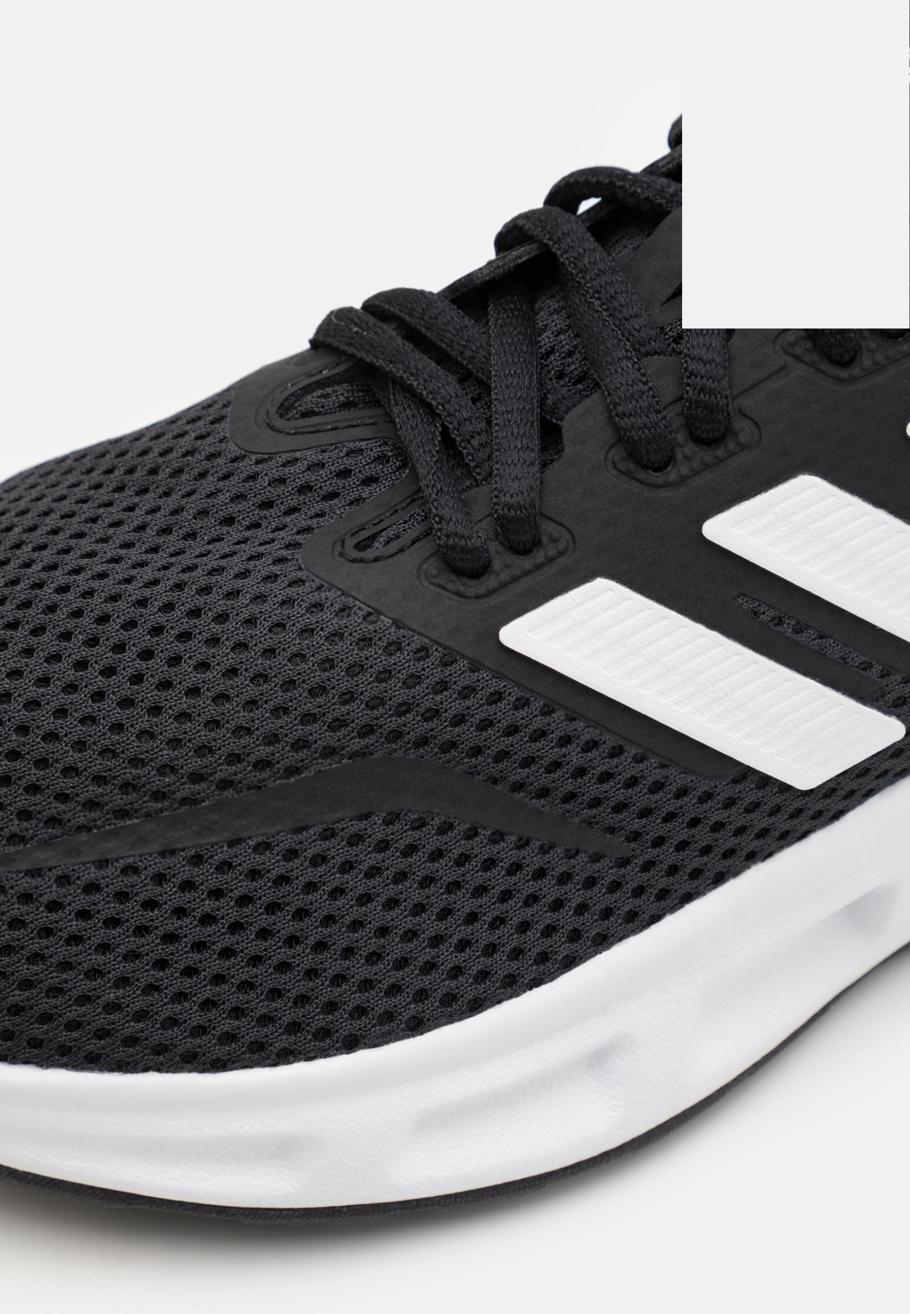 Фото № 5 с приближением к товару «‎Adidas Showtheway 2.0»