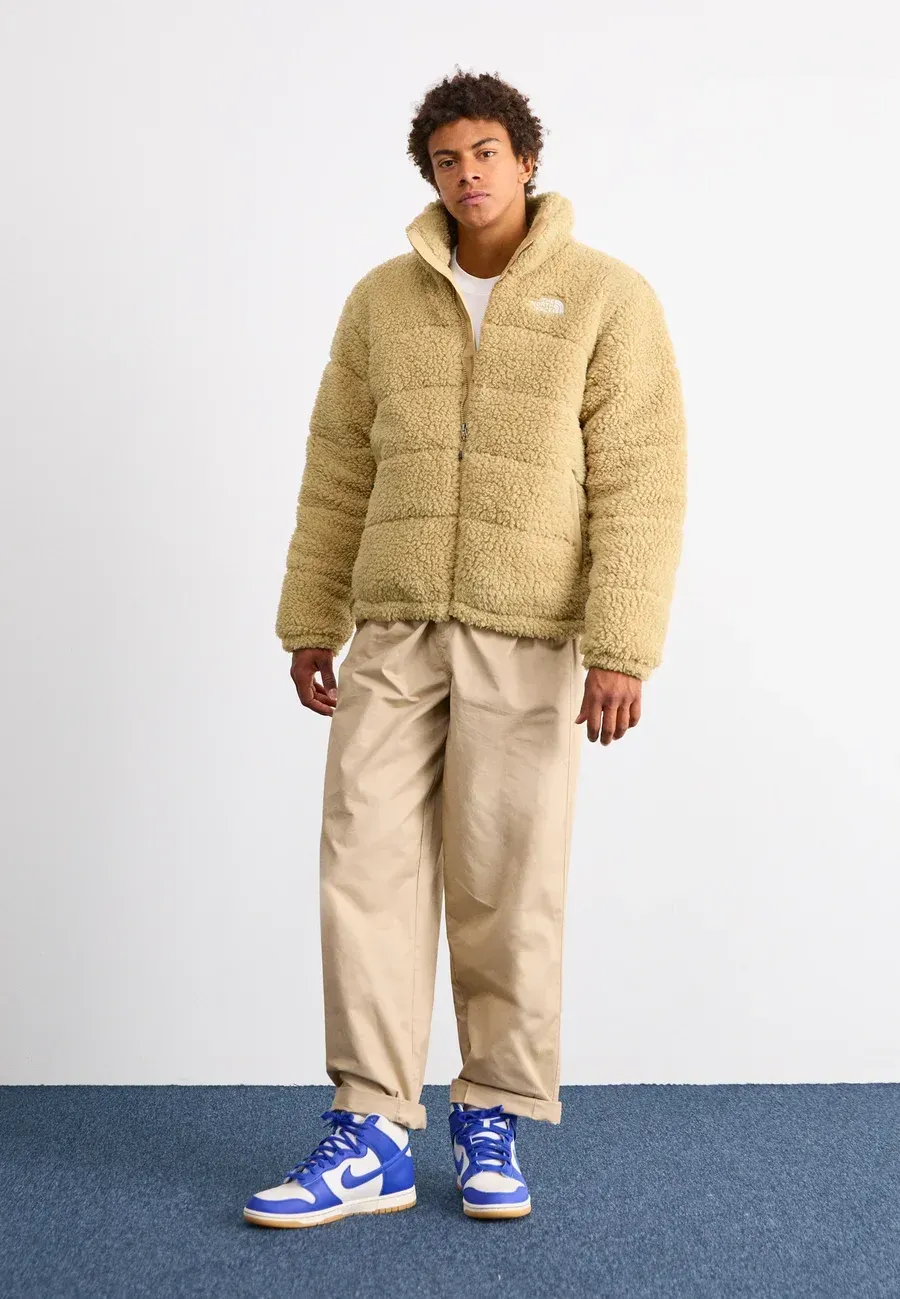 Фото № 3 с приближением к товару «‎DUNK RETRO SE»