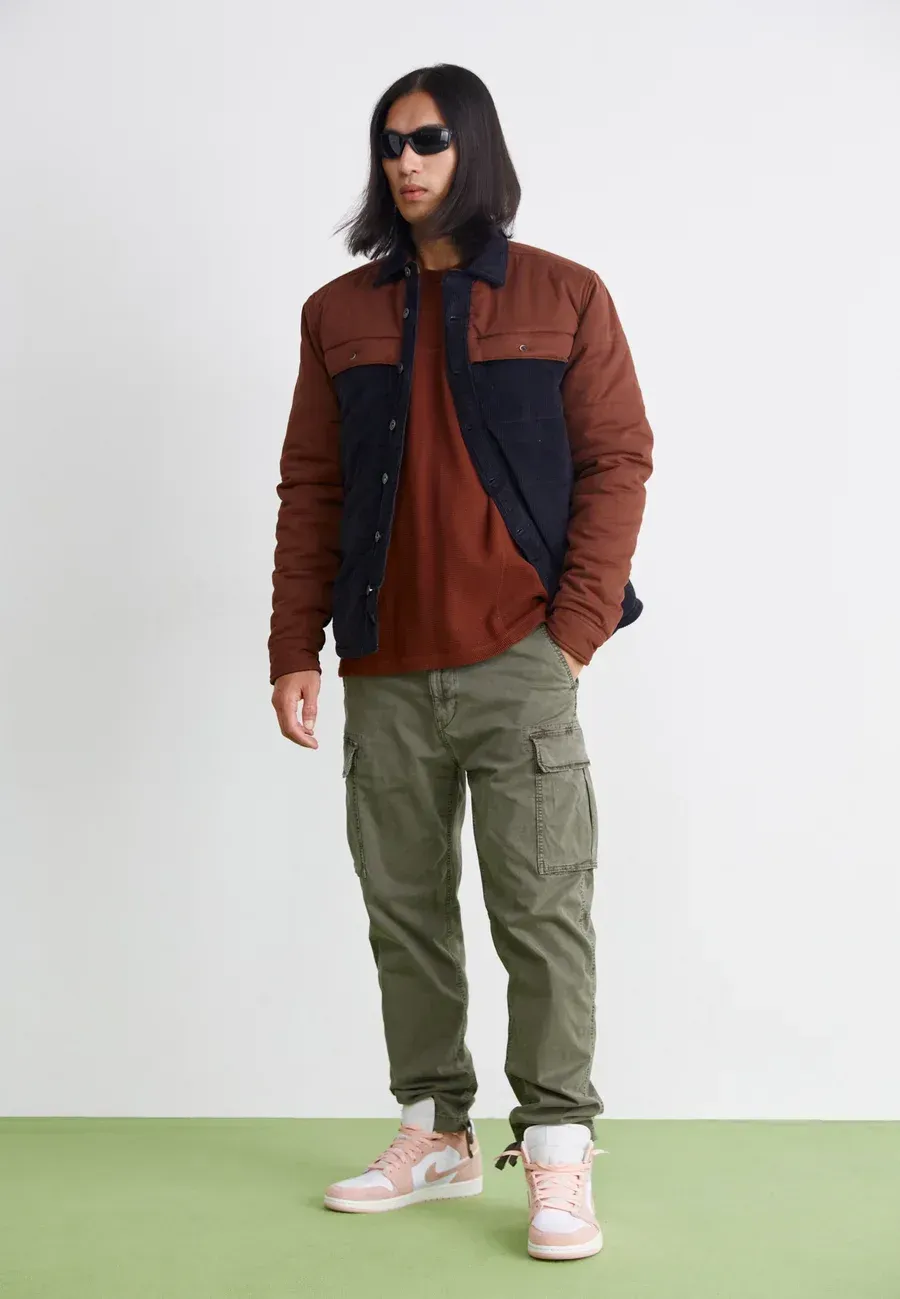 Фото № 3 с приближением к товару «‎AIR JORDAN 1 MID SE»