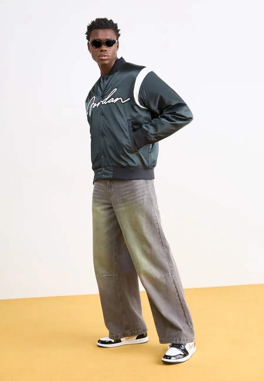 Фото № 4 с приближением к товару «‎AIR JORDAN 1 MID»