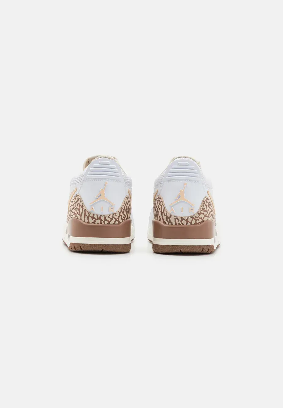 Фото № 3 с приближением к товару «‎AIR JORDAN LEGACY 312 »