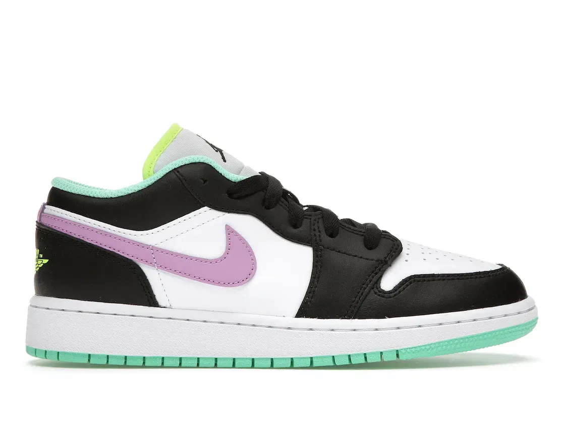 Фото № 1 с приближением к товару «‎Jordan 1 Low Green Glow Violet Shock »