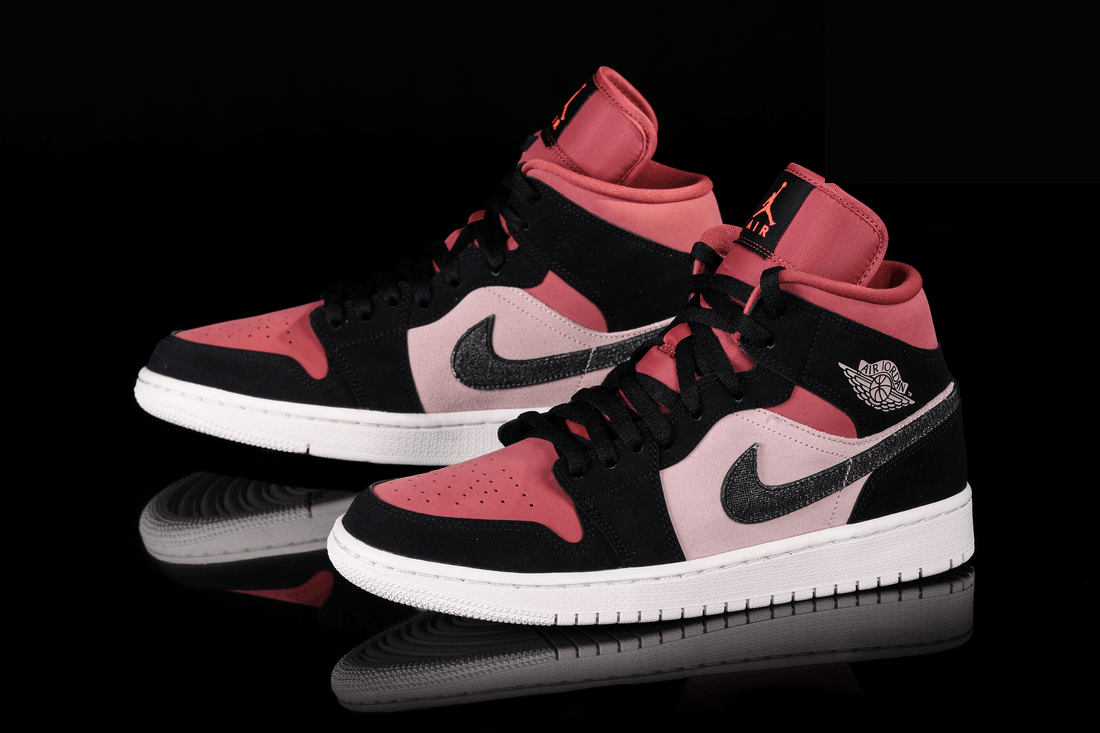 Фото № 2 с приближением к товару «‎Nike Air Jordan 1 Retro Wmns Canyon»