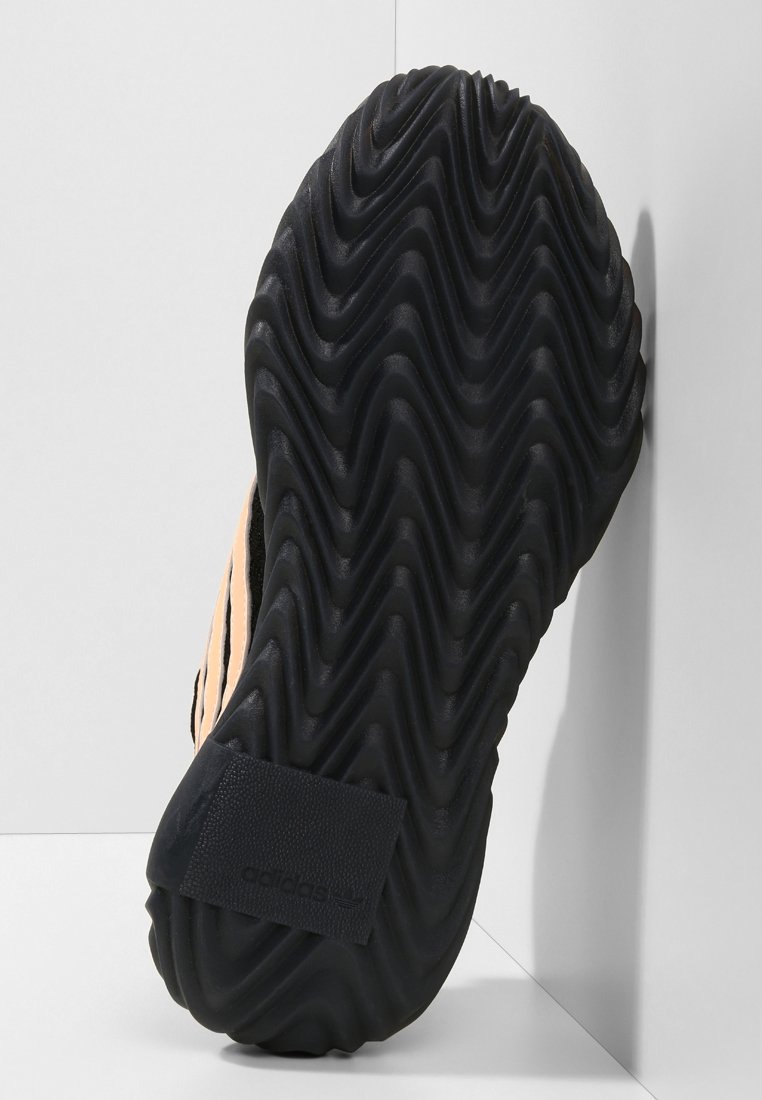 Фото № 5 с приближением к товару «‎Adidas Sobakov »