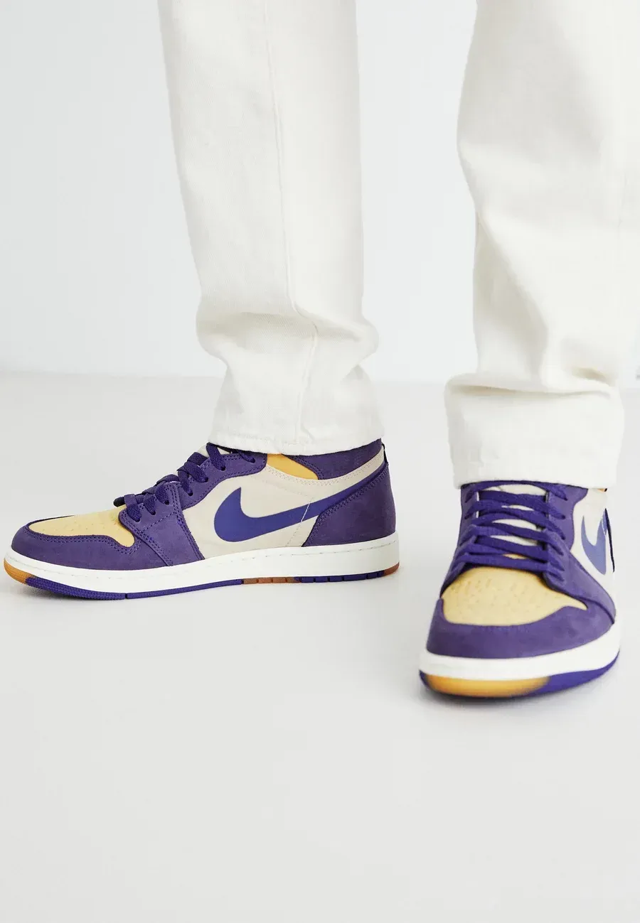 Фото № 2 с приближением к товару «‎AIR JORDAN 1 ELEMENT»