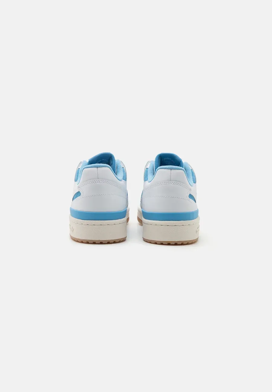 Фото № 3 с приближением к товару «‎FORUM  CLASSIC»