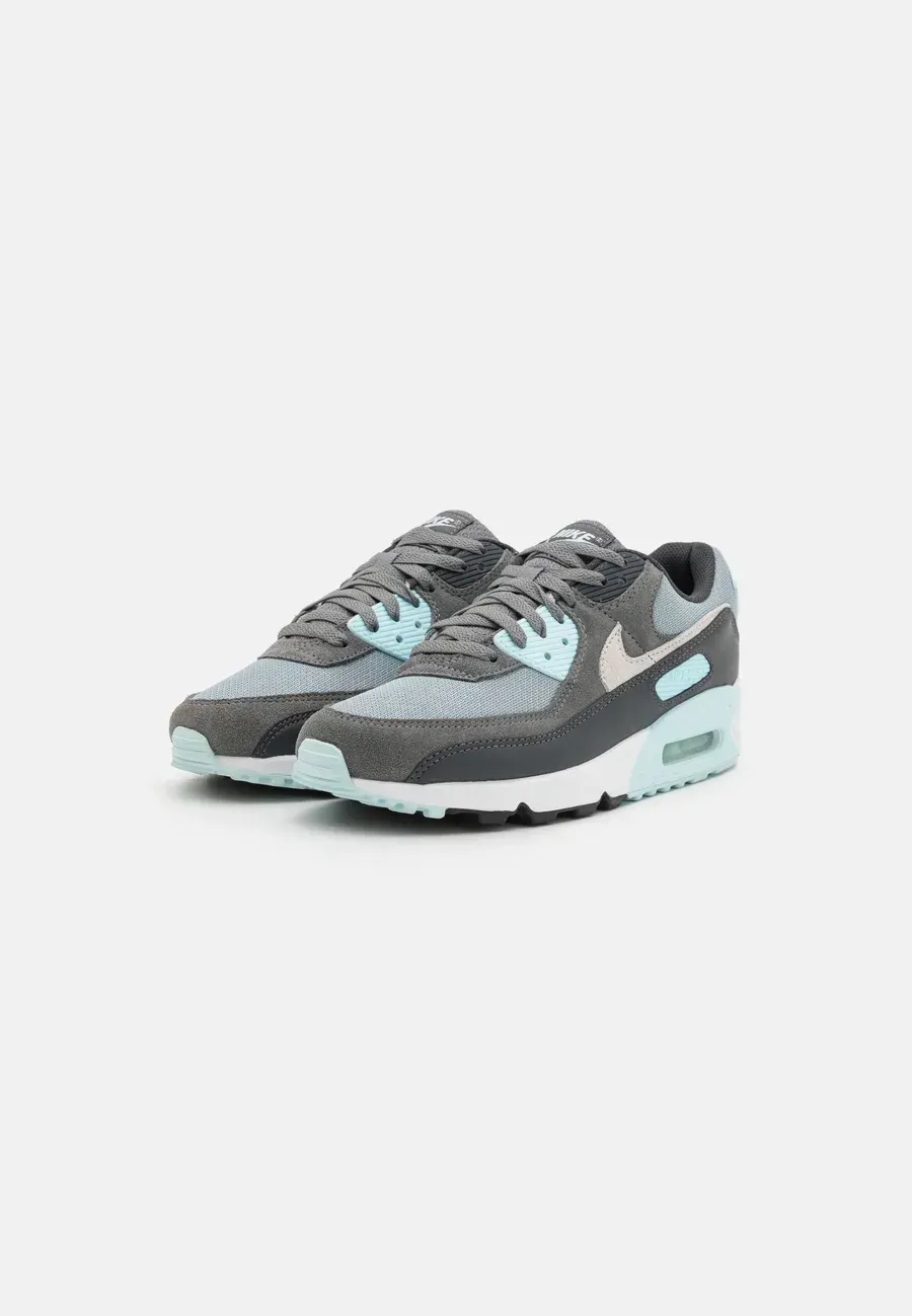 Фото № 2 с приближением к товару «‎AIR MAX 90»