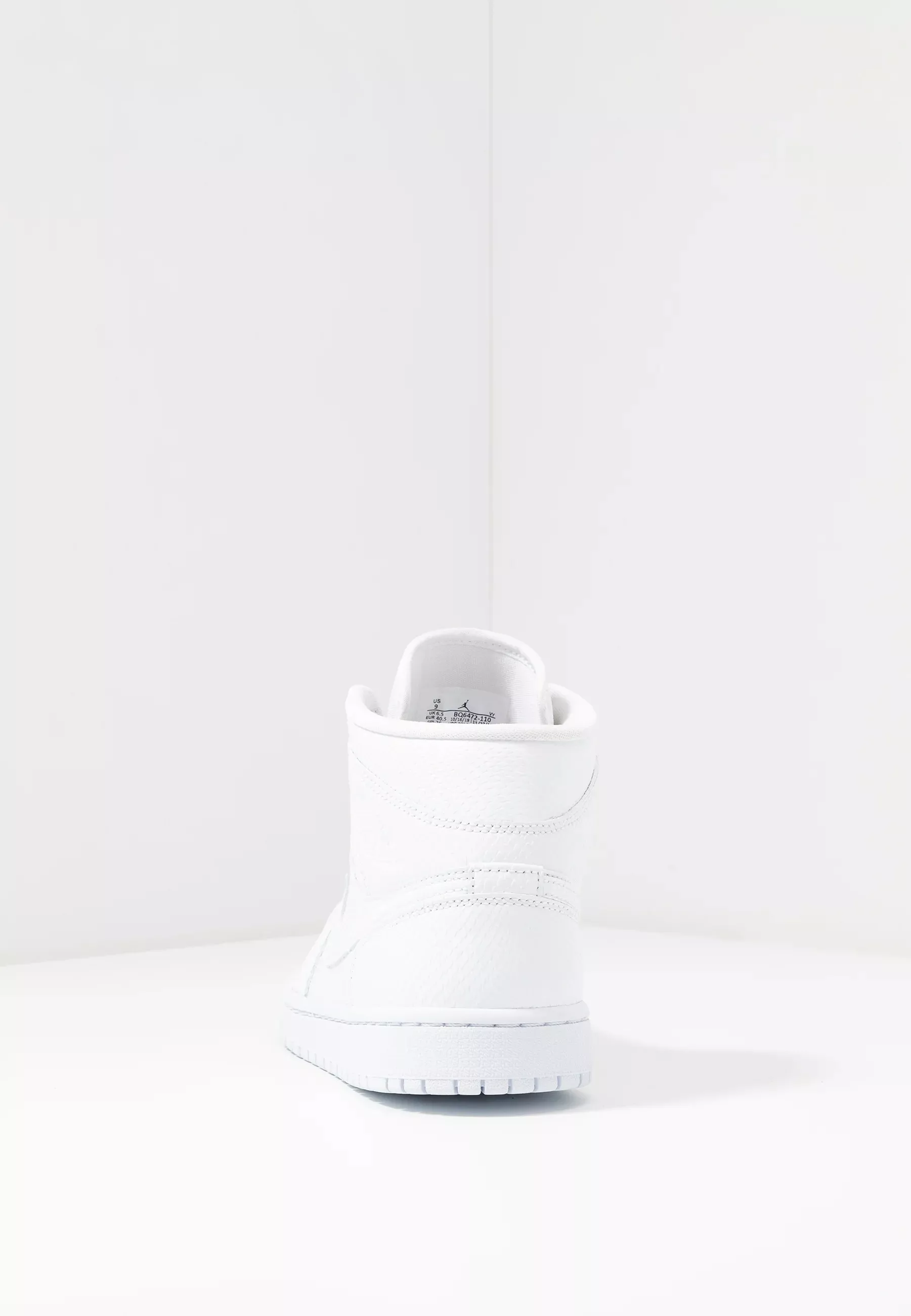 Фото № 3 с приближением к товару «‎AIR JORDAN 1 MID»