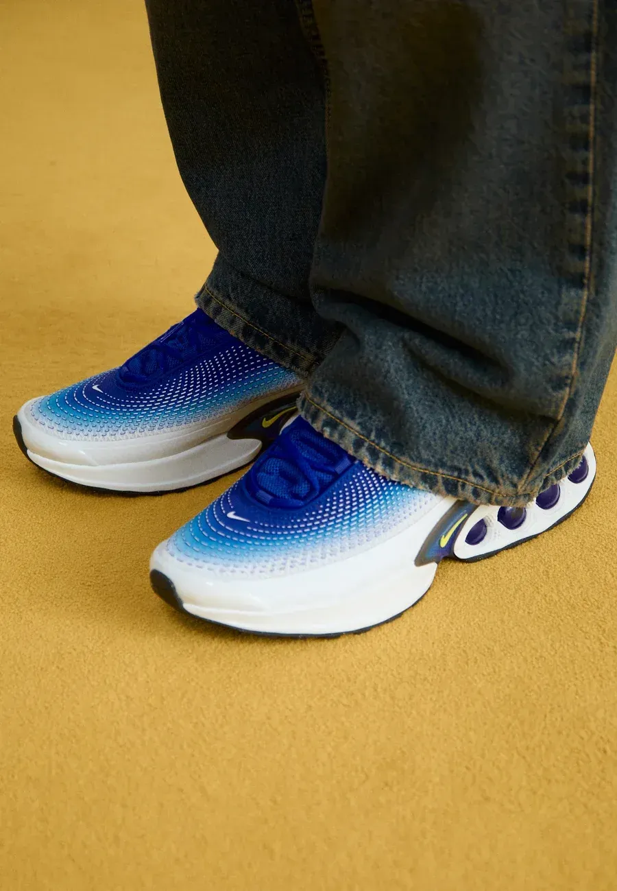Фото № 2 с приближением к товару «‎AIR MAX DN »