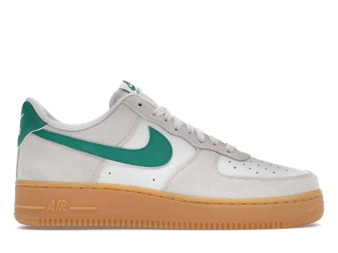 Фото № 1 с приближением к товару «‎Nike Air Force 1 Low '07 LV8»