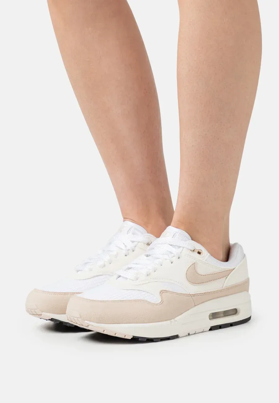 Фото № 1 с приближением к товару «‎AIR MAX»